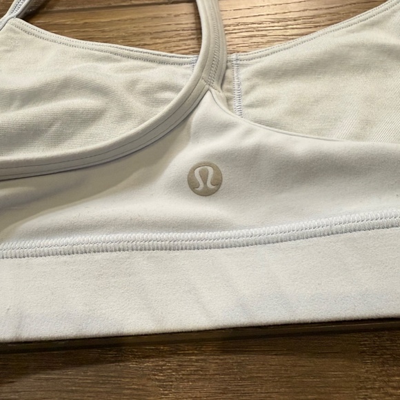 Lululemon Women's Flow Y Nulu Light Support Sports Bra, Size 6, Light Blue - Picture 2 of 9